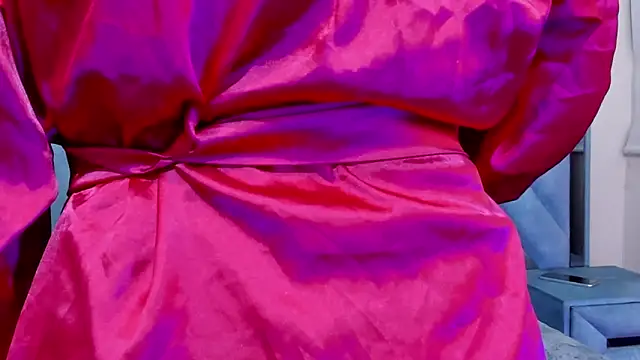 LauryAndNarem69 online show from December 2025 07:54:01 AM