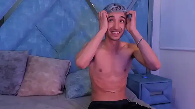 LauryAndNarem69 online show from November 2025 07:57:01 AM