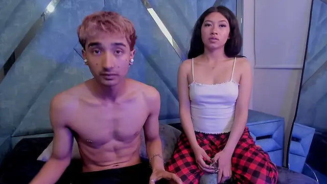 LauryAndNarem69 online show from December 2025 09:26:01 AM