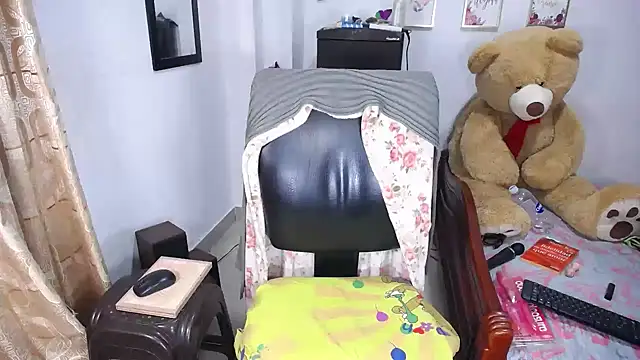 Snapshot of Lia_Liaa chatting on September 2025 11:43:02 PM Lia Liaa online show from September 2025 11:43:02 PM