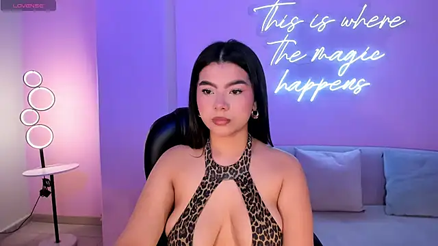 Snapshot of CandaseRussell chatting on October 2025 12:06:02 PM CandaseRussell online show from October 2025 12:06:02 PM