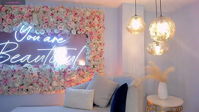 Snapshot of CandaseRussell chatting on November 2025 08:42:02 PM CandaseRussell online show from November 2025 08:42:02 PM