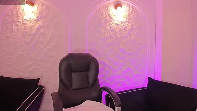 Snapshot of CandaseRussell chatting on December 2025 01:11:01 AM CandaseRussell online show from December 2025 01:11:01 AM