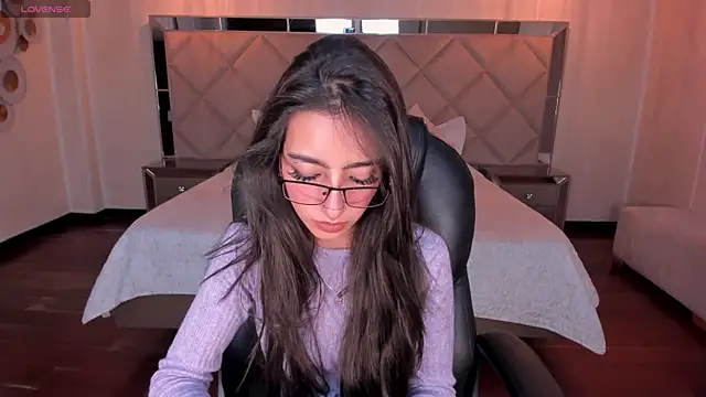 LarisaSmirnov online show from November 2025 05:45:01 AM