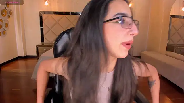 Snapshot of LarisaSmirnov chatting on December 2025 04:50:02 AM LarisaSmirnov online show from December 2025 04:50:02 AM