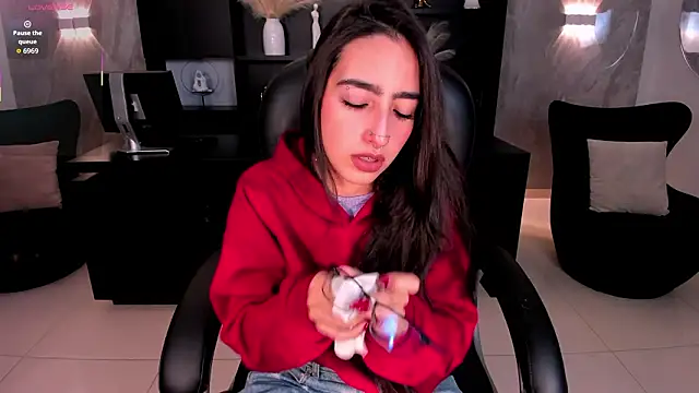 Snapshot of LarisaSmirnov chatting on January 2026 03:43:01 AM LarisaSmirnov online show from January 2026 03:43:01 AM