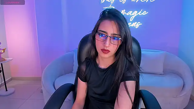 LarisaSmirnov online show from October 2025 04:33:01 AM