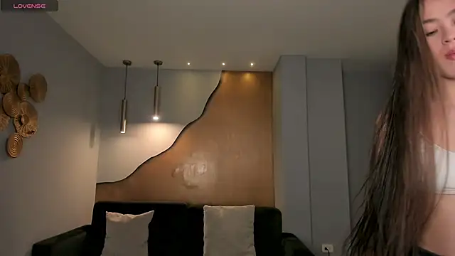 MaiaCollins online show from November 2025 06:01:02 PM