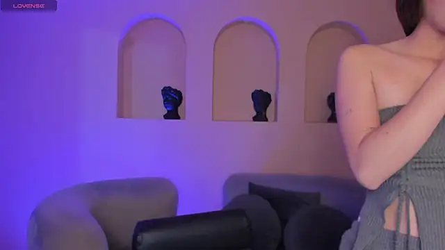 MaiaCollins online show from December 2025 12:44:02 PM