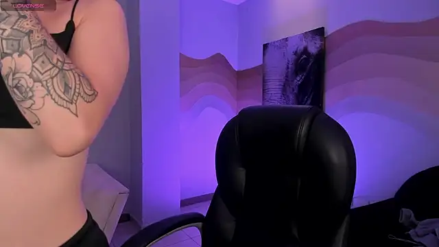 MaiaCollins online show from November 2025 05:38:01 PM