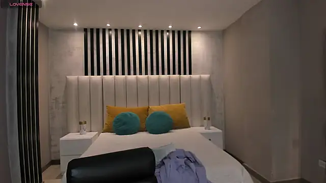 MaiaCollins online show from November 2025 06:41:02 PM