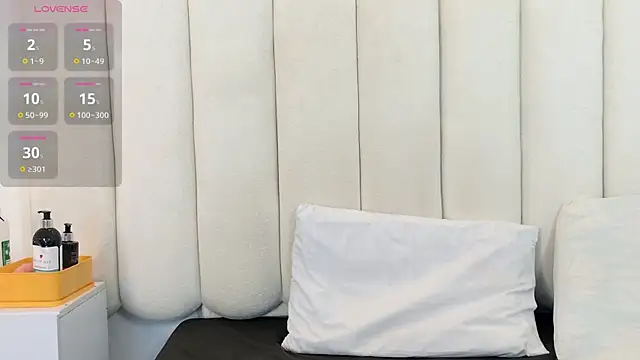 Snapshot of Zoe_ameliie chatting on January 2026 06:14:01 PM Zoe ameliie online show from January 2026 06:14:01 PM