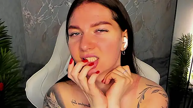 Snapshot of babyisperfect chatting on June 2026 01:36:01 AM babyisperfect online show from June 2026 01:36:01 AM