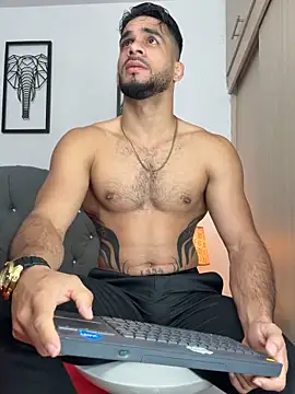 Maximiliano ford online show from October 2025 10:39:01 AM