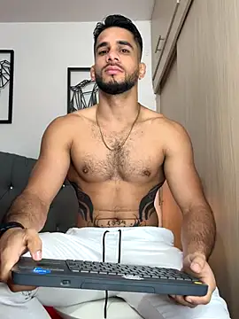 Maximiliano ford online show from October 2025 10:38:01 AM