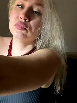 Nikusia online show from December 2025 01:54:02 PM