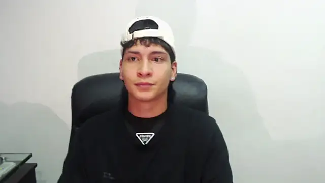 Snapshot of Jhojan_twink chatting on March 2025 11:03:02 PM Jhojan twink online show from March 2025 11:03:02 PM