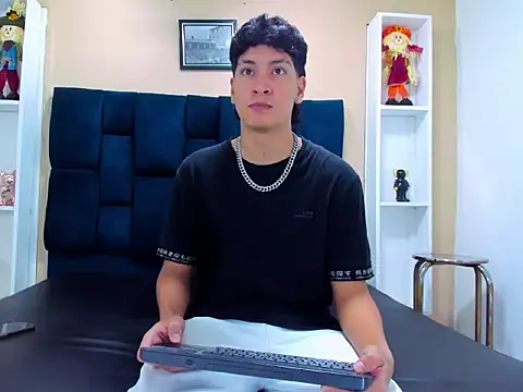 Jhojan twink online show from November 2025 12:59:03 PM