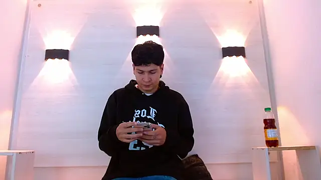 Jhojan twink online show from December 2025 12:40:01 PM