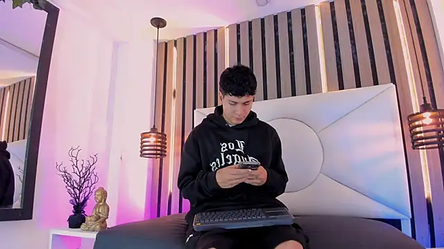 Jhojan twink online show from November 2025 12:19:01 PM