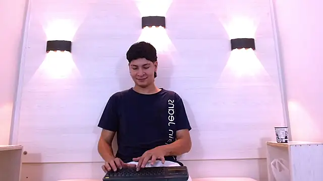 Jhojan twink online show from November 2025 01:10:02 PM