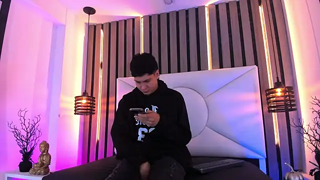 Jhojan twink online show from October 2025 12:14:02 PM