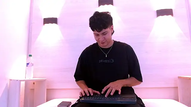 Jhojan twink online show from January 2026 04:06:02 AM