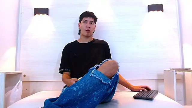 Jhojan twink online show from November 2025 12:27:01 PM