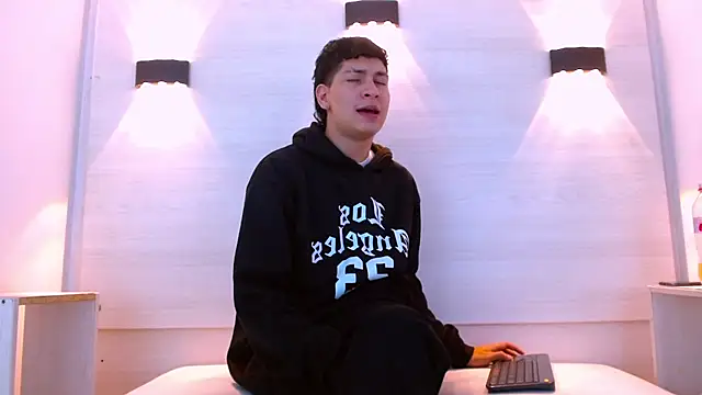 Jhojan twink online show from December 2025 12:54:01 PM