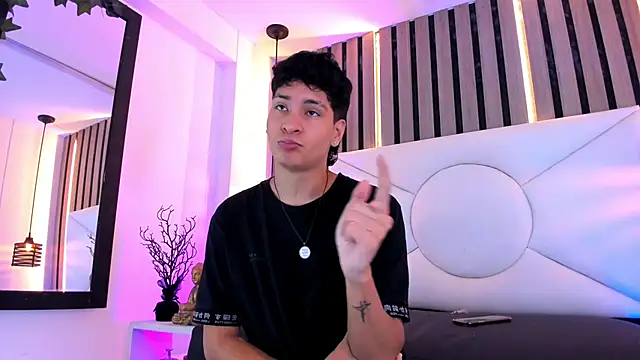 Jhojan twink online show from November 2025 07:06:01 PM