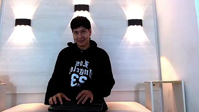 Jhojan twink online show from December 2025 12:04:01 PM