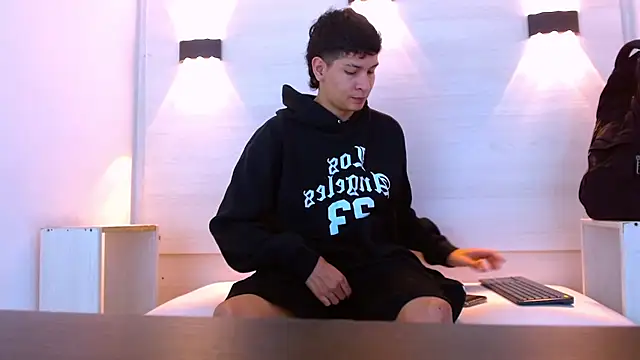 Jhojan twink online show from December 2025 12:31:02 PM