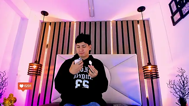 Jhojan twink online show from November 2025 12:31:01 PM