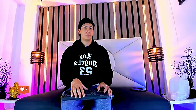 Jhojan twink online show from November 2025 12:42:02 PM