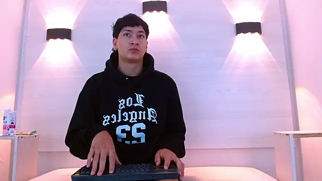 Jhojan twink online show from December 2025 12:04:02 PM