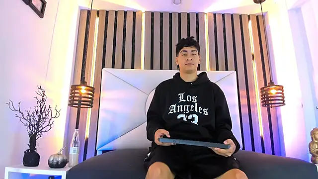 Jhojan twink online show from October 2025 12:04:02 PM