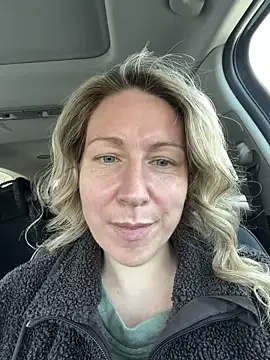 Snapshot of LittleMsMILF chatting on February 2026 03:45:02 PM LittleMsMILF online show from February 2026 03:45:02 PM