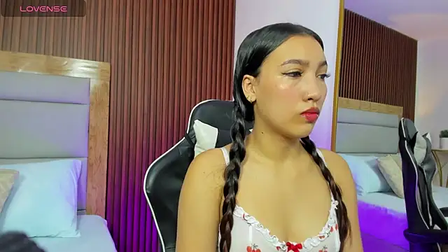 nina blake online show from October 2025 07:40:01 PM