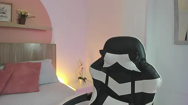 nina blake online show from October 2025 02:34:01 AM