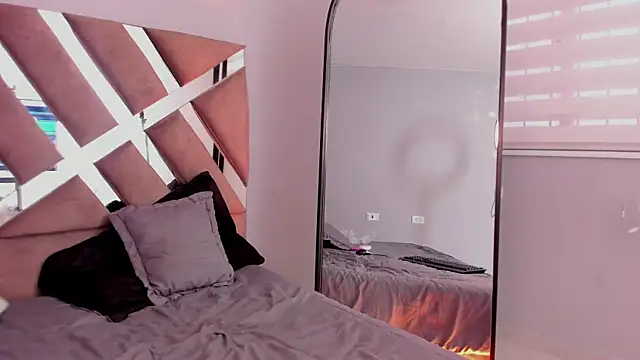 Emma bloom   online show from March 2025 01:12:02 PM