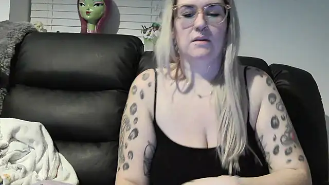 Snapshot of Sizzling_Indie36 chatting on January 2026 12:17:01 AM Sizzling Indie36 online show from January 2026 12:17:01 AM