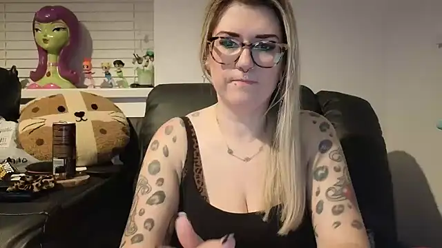 Snapshot of Sizzling_Indie36 chatting on March 2026 10:57:02 PM Sizzling Indie36 online show from March 2026 10:57:02 PM