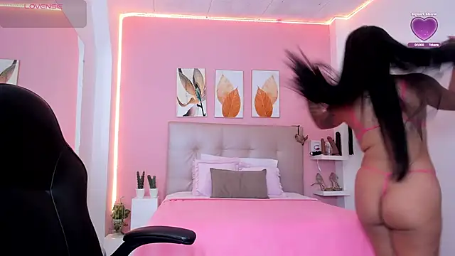 Molly h0t online show from November 2025 01:15:02 PM