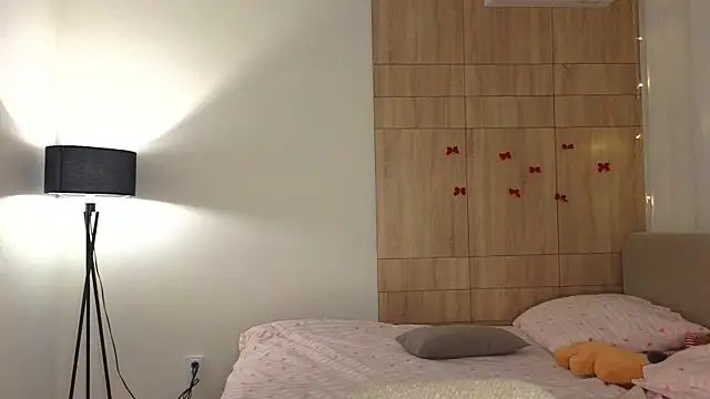 minigirl online show from February 2026 04:06:01 PM