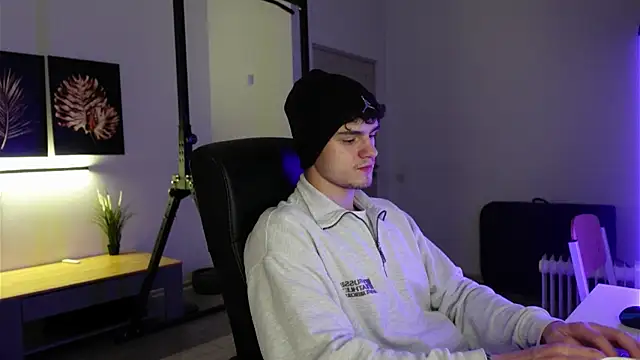 Snapshot of Brad_Holloway chatting on November 2025 08:12:02 PM Brad Holloway online show from November 2025 08:12:02 PM