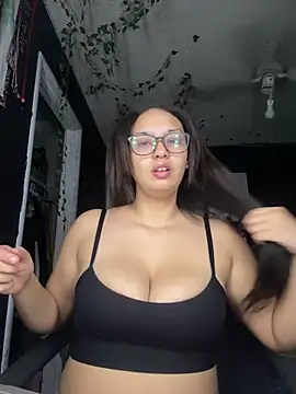 Snapshot of hoesluvcedes chatting on May 2026 07:17:01 AM hoesluvcedes online show from May 2026 07:17:01 AM