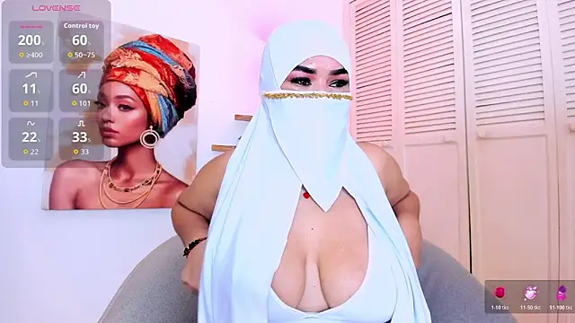 Layla arabelle online show from February 2026 07:00:01 PM