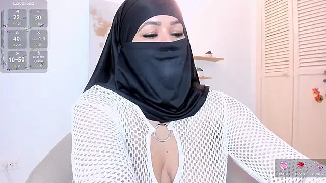 Layla arabelle online show from November 2025 07:47:01 PM