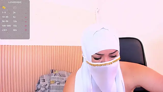 Layla arabelle online show from March 2026 08:10:01 PM