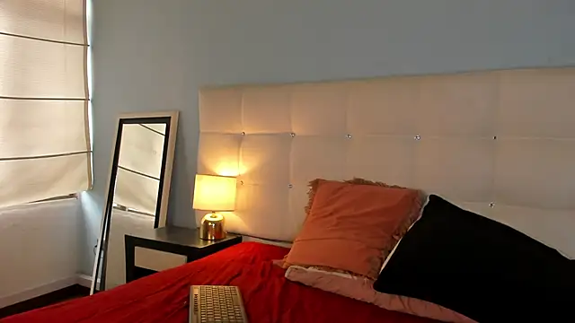 Snapshot of Moon__April chatting on September 2025 08:08:01 PM Moon April online show from September 2025 08:08:01 PM